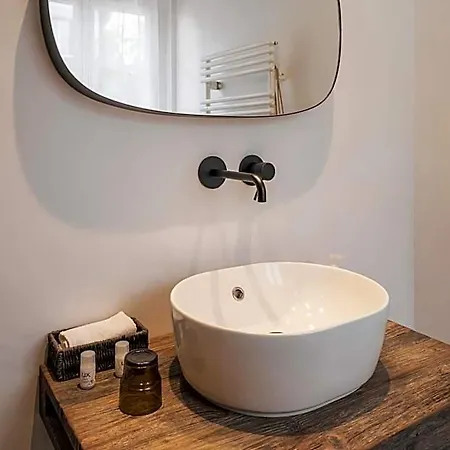 Отель Amanthos Living Nyon 3*